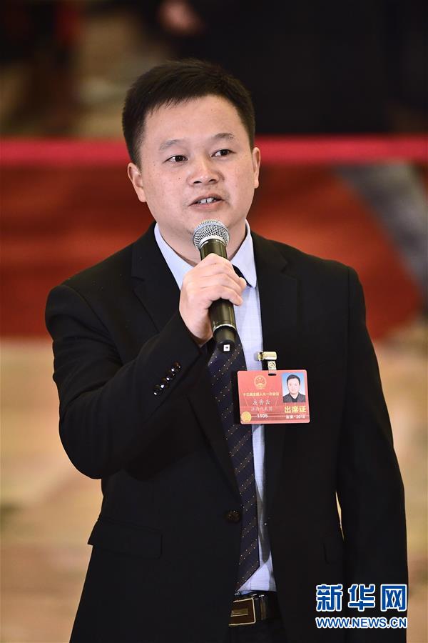 （兩會(huì)&middot;人大開幕）（9）全國人大代表接受采訪