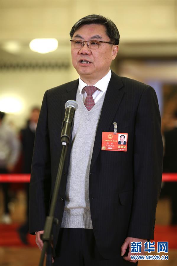 （兩會(huì)&middot;人大開(kāi)幕）（10）全國(guó)人大代表接受采訪