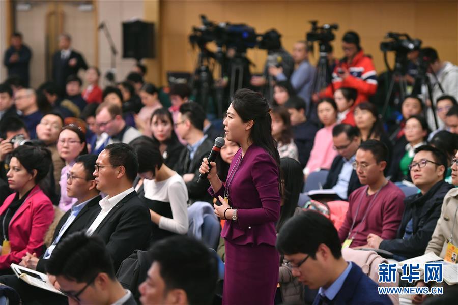 （兩會(huì)）（5）國(guó)務(wù)院扶貧辦主任劉永富就&ldquo;打好精準(zhǔn)脫貧攻堅(jiān)戰(zhàn)&rdquo;答記者問(wèn)