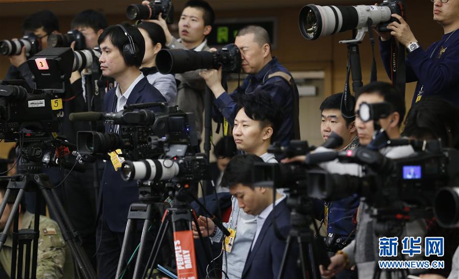 （兩會&middot;XHDW）（8）中國人民銀行行長周小川等就&ldquo;金融改革與發(fā)展&rdquo;答記者問