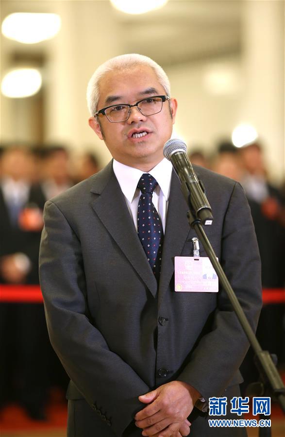 （兩會(huì)&middot;XHDW）（7）全國(guó)人大代表接受采訪