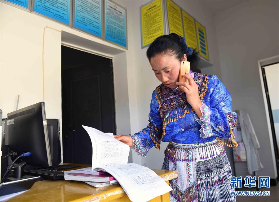 （兩會(huì)&middot;基層代表履職故事）（6）全國人大代表?xiàng)钌徲ⅲ簽榘傩战】当ｑ{護(hù)航