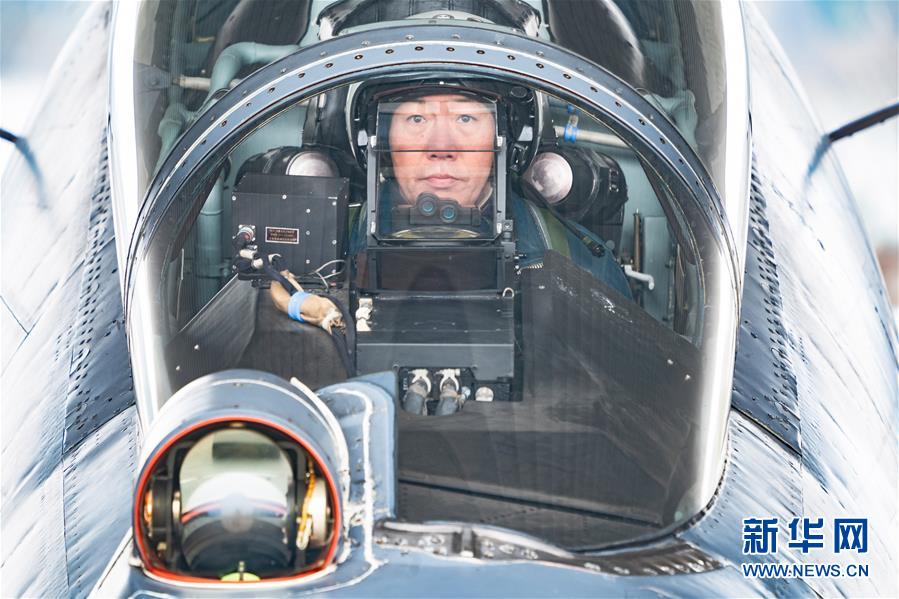 （新華全媒頭條&middot;圖文互動）（2）戰(zhàn)鷹，為祖國奮飛&mdash;&mdash;記空軍航空兵某旅旅長、特級飛行員郝井文