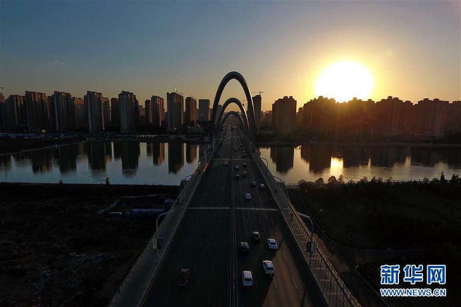 （在習(xí)近平新時(shí)代中國特色社會主義思想指引下&mdash;&mdash;新時(shí)代新作為新篇章&middot;圖文互動）（2）煤都之藍(lán) 大同大不同