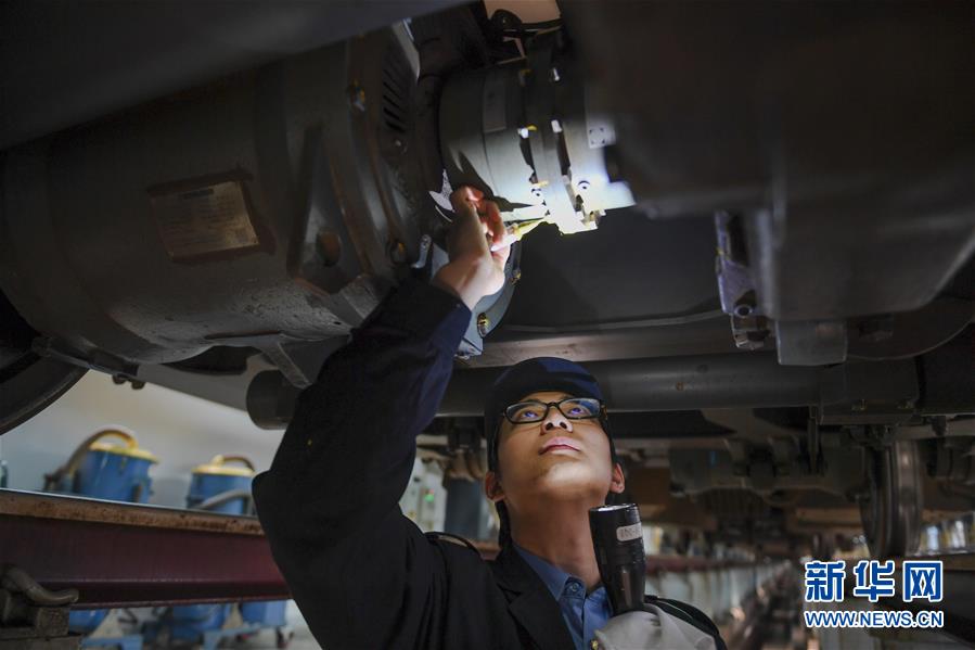 (圖文互動(dòng))(5)地震少年李長安的首次春運(yùn)