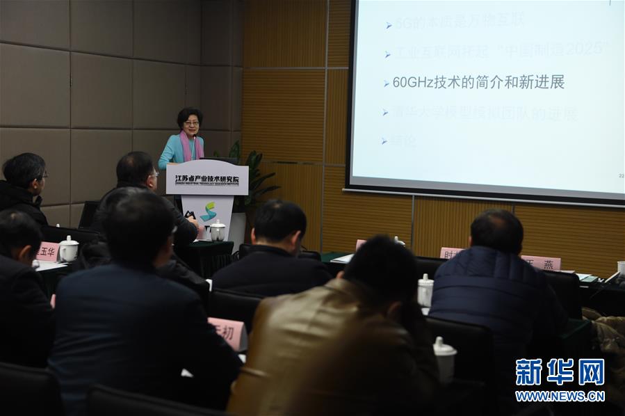 (在習(xí)近平新時(shí)代中國(guó)特色社會(huì)主義思想指引下·將改革開放進(jìn)行到底·強(qiáng)國(guó)之基)(新華全媒頭條·圖文互動(dòng))(4)奮斗不停步 改革再出發(fā)——“四個(gè)自信”筑牢強(qiáng)國(guó)之基