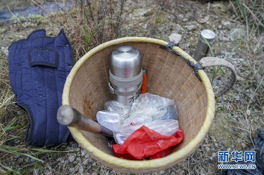 (新春走基層)(23)重慶黔江:土家三老漢 一臺“扶貧戲”