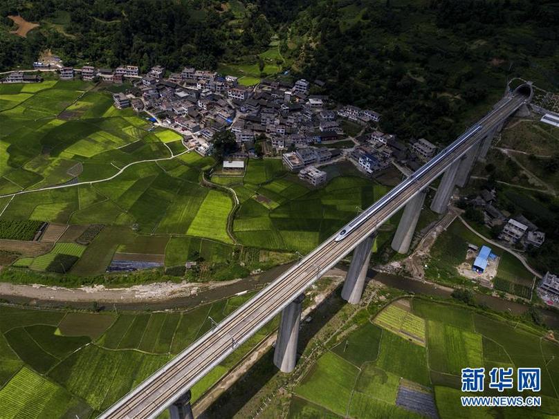 (新華全媒頭條·圖文互動)(3)山鄉(xiāng)巨變——來自貴州扶貧一線的報告