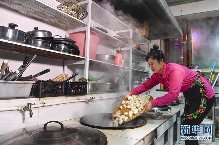 （在習近平新時代中國特色社會主義思想指引下&mdash;&mdash;新時代新作為新篇章&middot;圖文互動）（6）三年，從無名小屯到聲名遠播&mdash;&mdash;這個&ldquo;雪鄉(xiāng)&rdquo;是如何做到的？