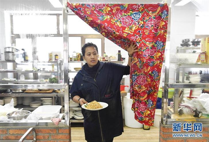 （在習近平新時代中國特色社會主義思想指引下&mdash;&mdash;新時代新作為新篇章&middot;圖文互動）（5）三年，從無名小屯到聲名遠播&mdash;&mdash;這個&ldquo;雪鄉(xiāng)&rdquo;是如何做到的？