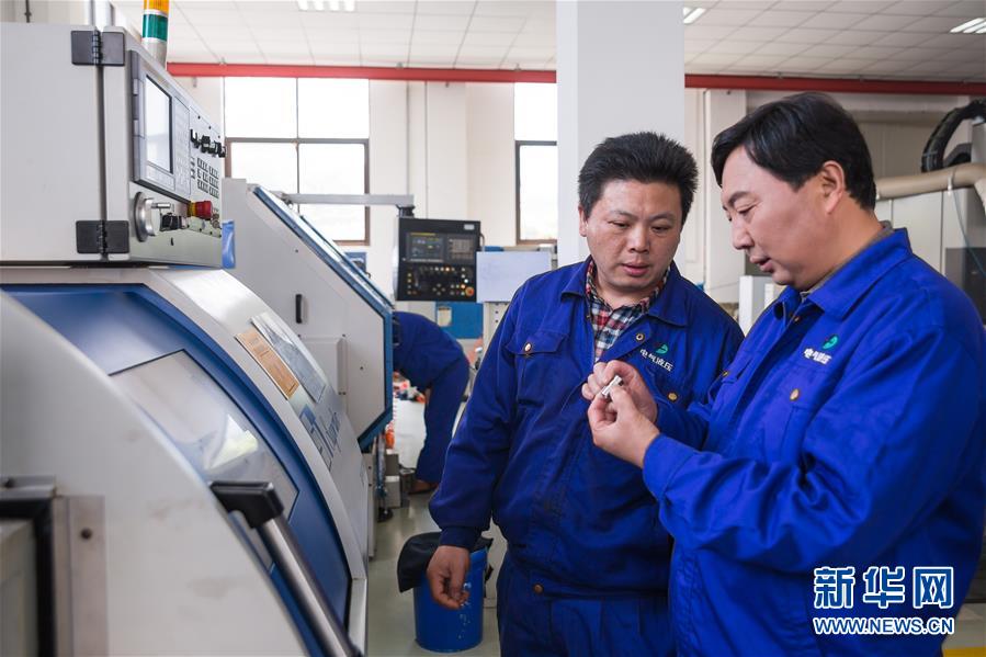 （新華全媒頭條&middot;愛(ài)國(guó)情 奮斗者&middot;圖文互動(dòng)）（10）致敬，為祖國(guó)獻(xiàn)身的英雄！