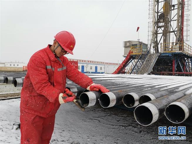 （走基層 聽民聲&middot;圖文互動）（2）&ldquo;條件進步了，好作風(fēng)沒變&rdquo;&mdash;&mdash;記者夜守大慶油田1205鉆井隊