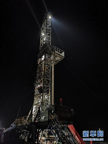 （走基層 聽民聲&middot;圖文互動）（3）&ldquo;條件進步了，好作風(fēng)沒變&rdquo;&mdash;&mdash;記者夜守大慶油田1205鉆井隊