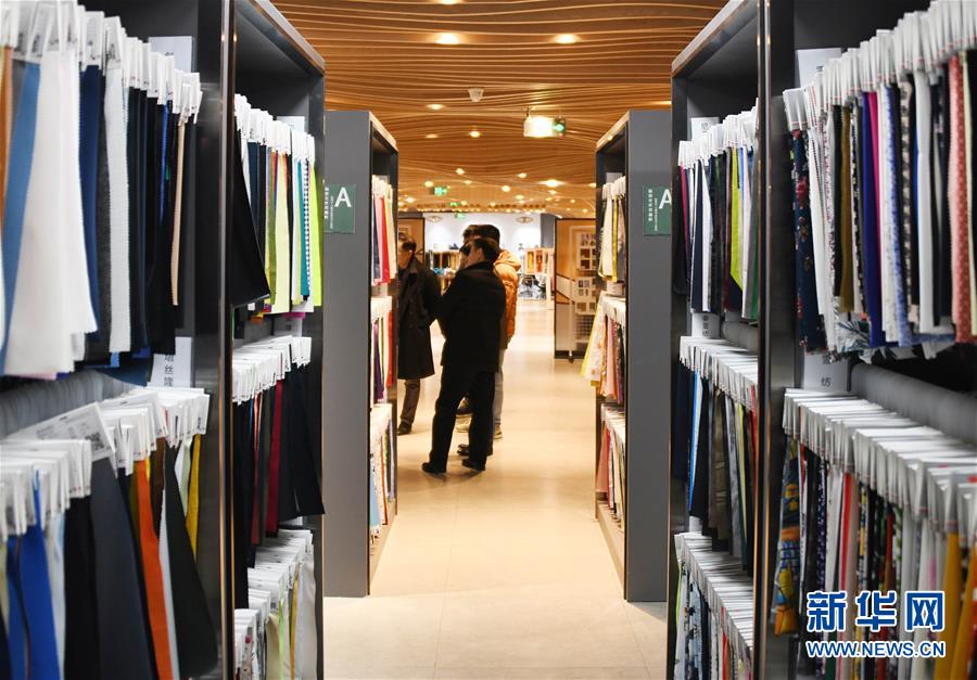 （新華全媒頭條&middot;圖文互動(dòng)）（10）從&ldquo;來(lái)樣加工&rdquo;到為全球&ldquo;量體裁衣&rdquo;&mdash;&mdash;透過(guò)&ldquo;迪尚之路&rdquo;看新舊動(dòng)能轉(zhuǎn)換