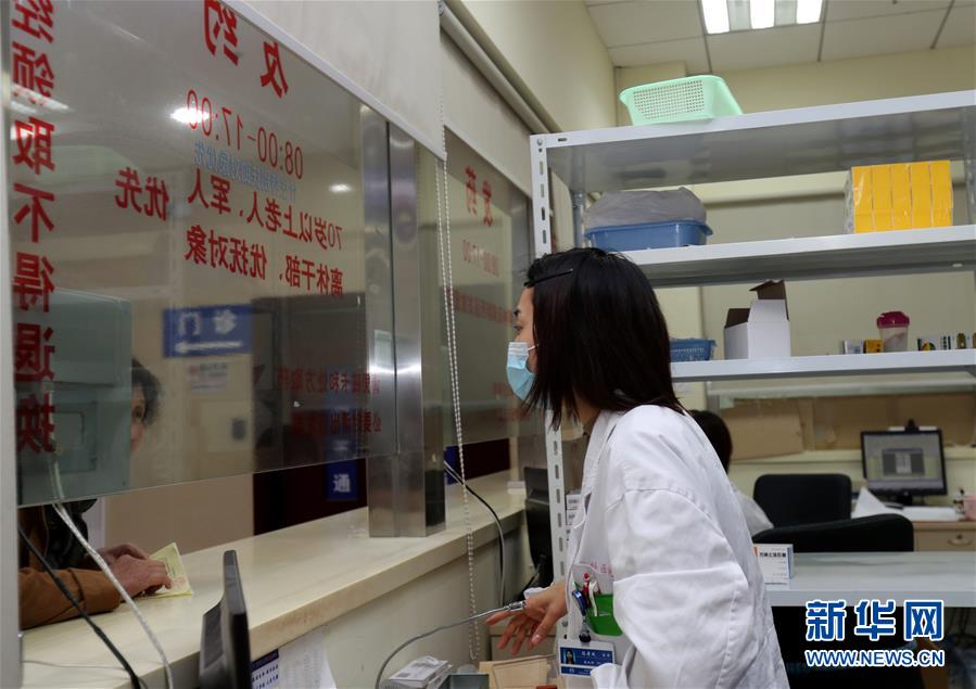 （新華全媒頭條&middot;圖文互動(dòng)）（4）一粒藥片牽動(dòng)萬(wàn)人心，藥品集中采購(gòu)給你我省了多少？