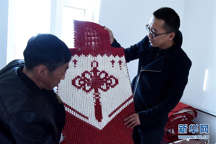 (在習近平新時代中國特色社會主義思想指引下——新時代新作為新篇章·圖文互動)(5)腳下有路 心中有志 生命有光——殘疾夫妻“跑贏”脫貧沖刺