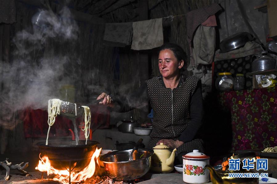（新華全媒頭條&middot;圖文互動）（5）一步千年，&ldquo;最后的沙漠部落&rdquo;遷入新家園
