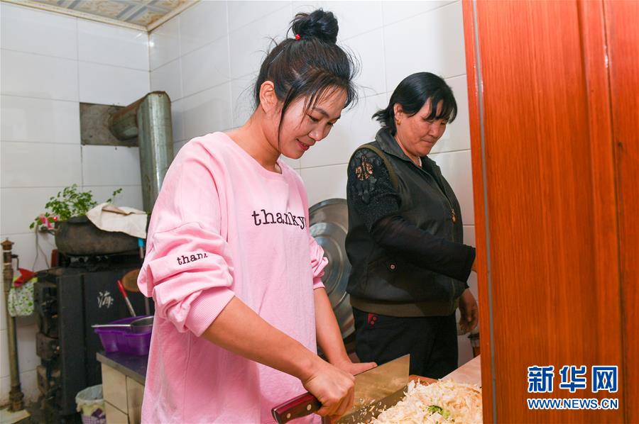 （壯麗70年&middot;奮斗新時代&middot;圖文互動）（2）情同一家，守望相助，共奔小康&mdash;&mdash;內(nèi)蒙古興安盟巴彥敖包嘎查民族團結(jié)見聞