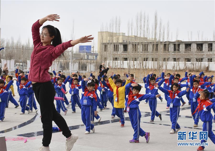 （新華全媒頭條&middot;圖文互動）（8）大漠小城的別樣青春&mdash;&mdash;記內(nèi)地青年學子扎根新疆且末教書育人