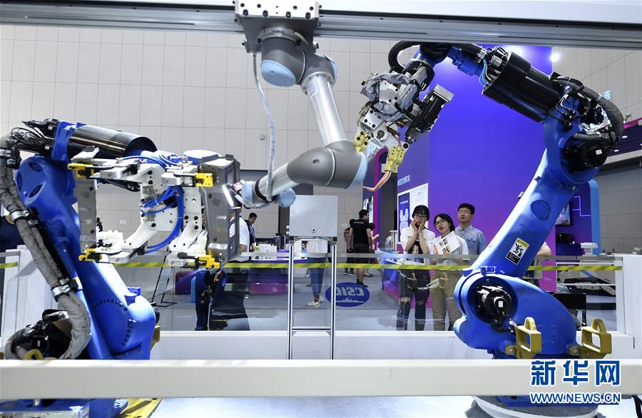 （新華全媒頭條&middot;圖文互動(dòng)）（5）擁抱智能新時(shí)代：世界智能大會(huì)釋放了哪些新信號(hào)？