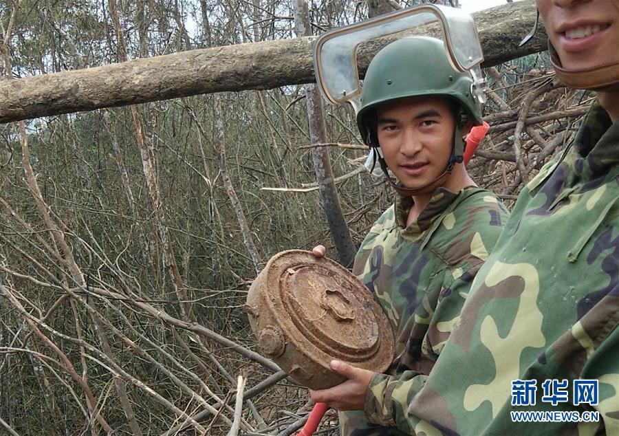 (時(shí)代先鋒·圖文互動(dòng))(2)新時(shí)代最可愛(ài)的人——記陸軍某掃雷排爆大隊(duì)英雄戰(zhàn)士杜富國(guó)