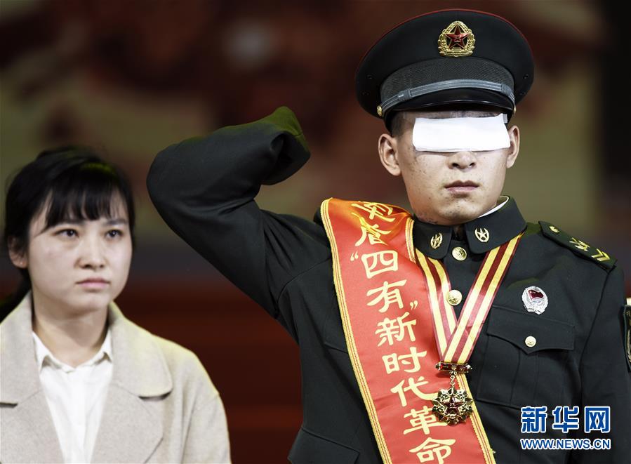 (時(shí)代先鋒·圖文互動(dòng))(3)新時(shí)代最可愛(ài)的人——記陸軍某掃雷排爆大隊(duì)英雄戰(zhàn)士杜富國(guó)