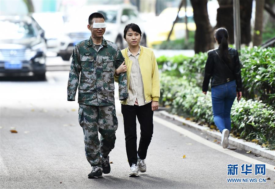 (時(shí)代先鋒·圖文互動(dòng))(6)新時(shí)代最可愛(ài)的人——記陸軍某掃雷排爆大隊(duì)英雄戰(zhàn)士杜富國(guó)