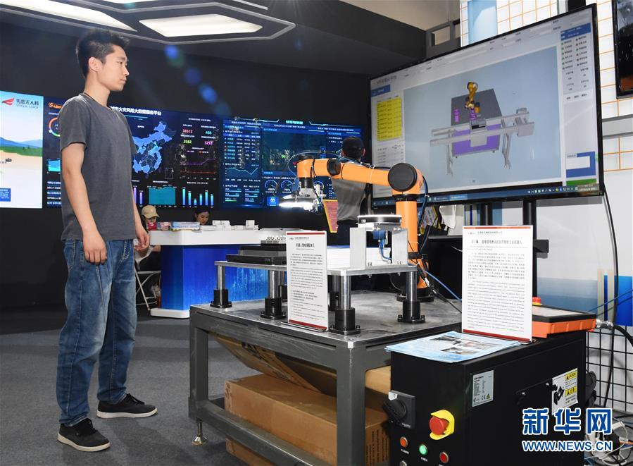 (在習(xí)近平新時(shí)代中國(guó)特色社會(huì)主義思想指引下——新時(shí)代新作為新篇章·圖文互動(dòng))(3)與中國(guó)服務(wù)貿(mào)易共成長(zhǎng)——“多會(huì)合一”京交會(huì)開(kāi)啟中國(guó)服貿(mào)“新大門(mén)”