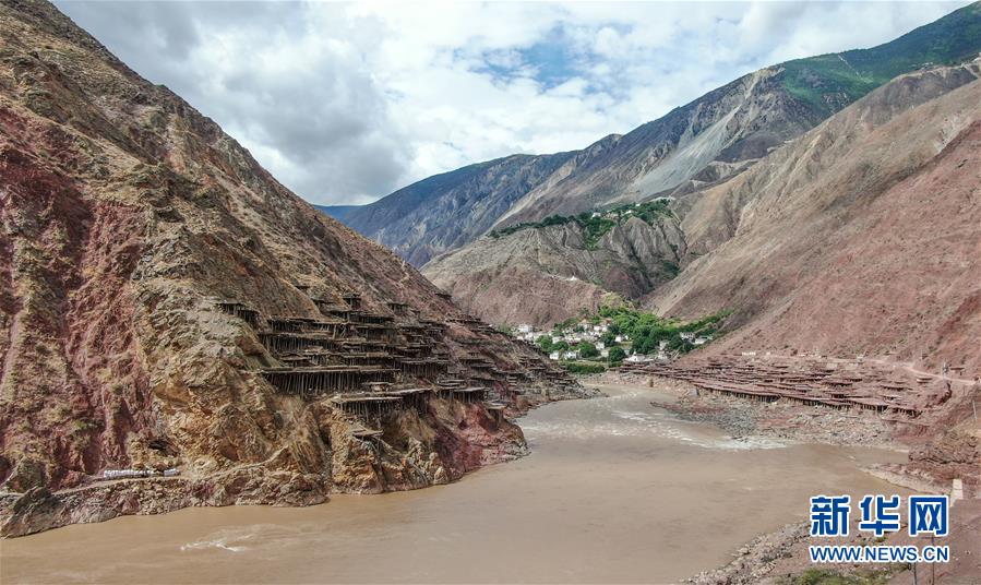 (圖文互動)(1)大地的饋贈 風(fēng)和陽光的作品——西藏芒康鹽田的前世今生