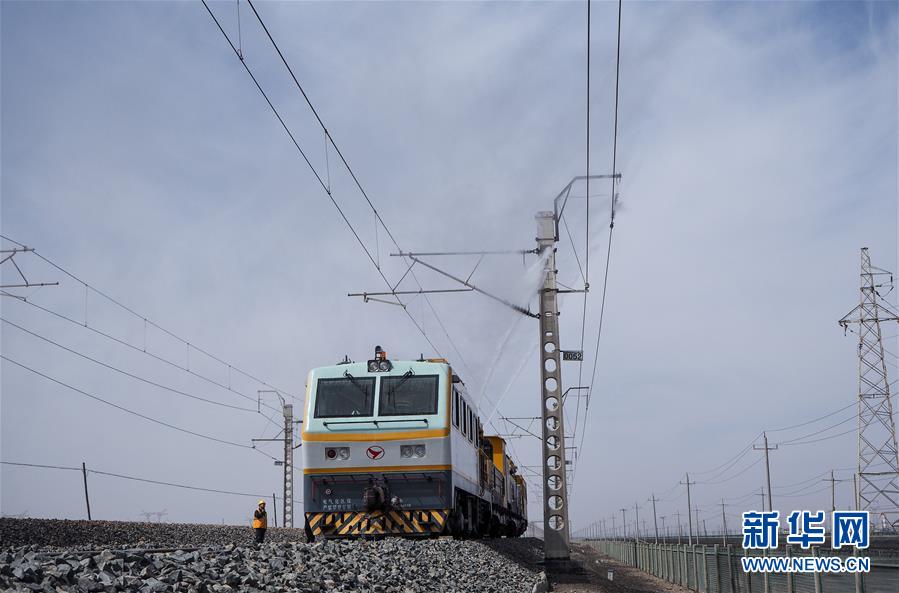 (新華全媒頭條·壯麗70年·奮斗新時代·圖文互動)(2)開拓雪域高原的夢想之路——來自青藏鐵路的蹲點報告