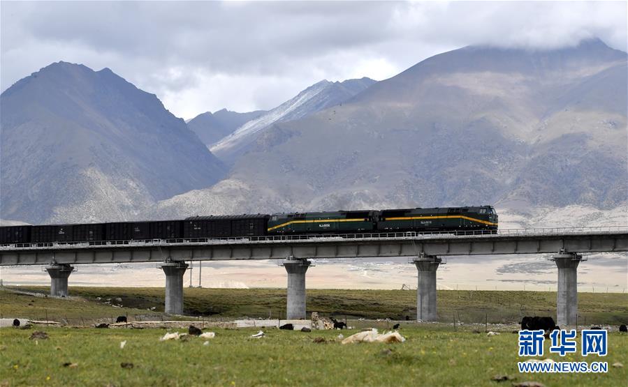 （壯麗七十年&middot;奮斗新時(shí)代&middot;圖文互動(dòng)）（4）天路，讓世界屋脊不再遙遠(yuǎn)