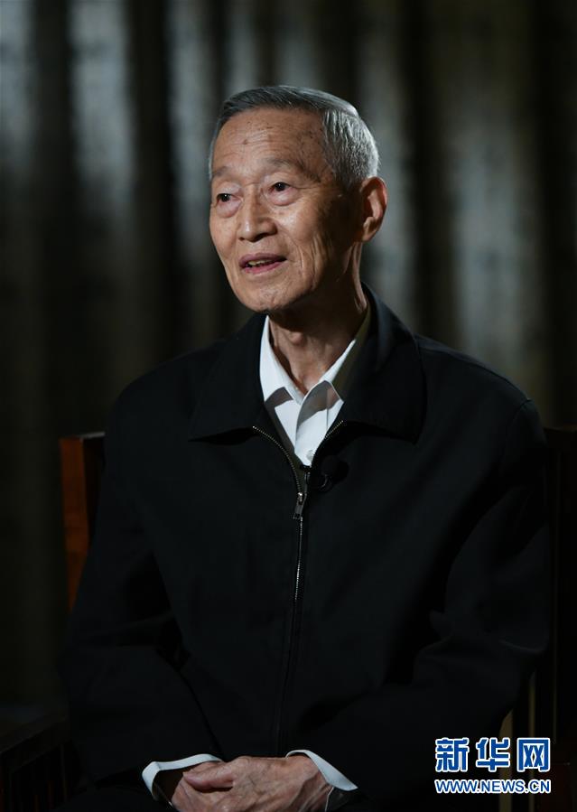 (新華全媒頭條·時代先鋒·圖文互動)(1)傳奇的英雄 無悔的忠誠——記刑偵痕跡檢驗(yàn)專家崔道植