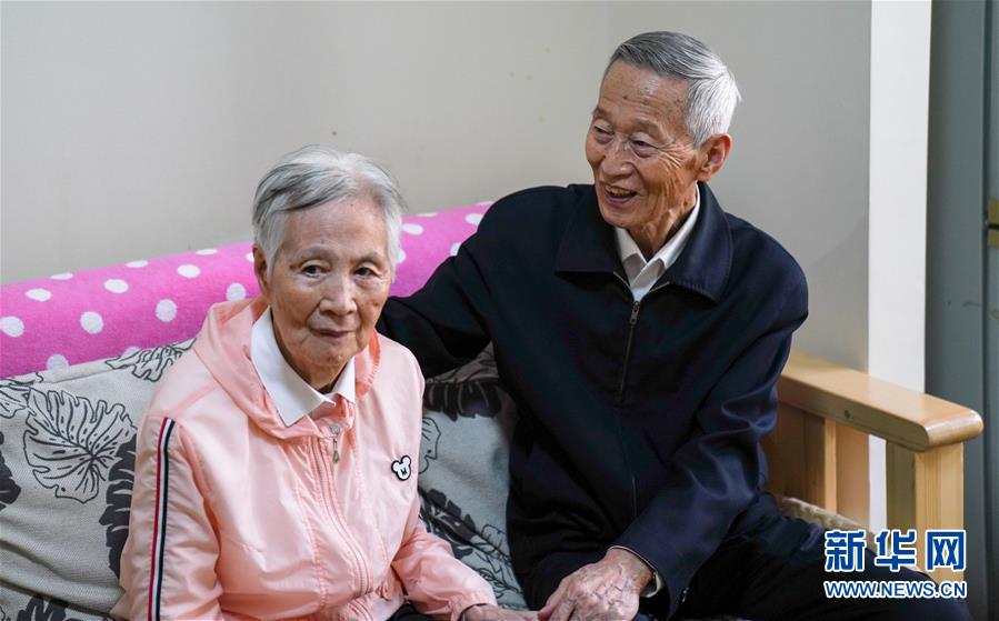 (新華全媒頭條·時代先鋒·圖文互動)(9)傳奇的英雄 無悔的忠誠——記刑偵痕跡檢驗(yàn)專家崔道植