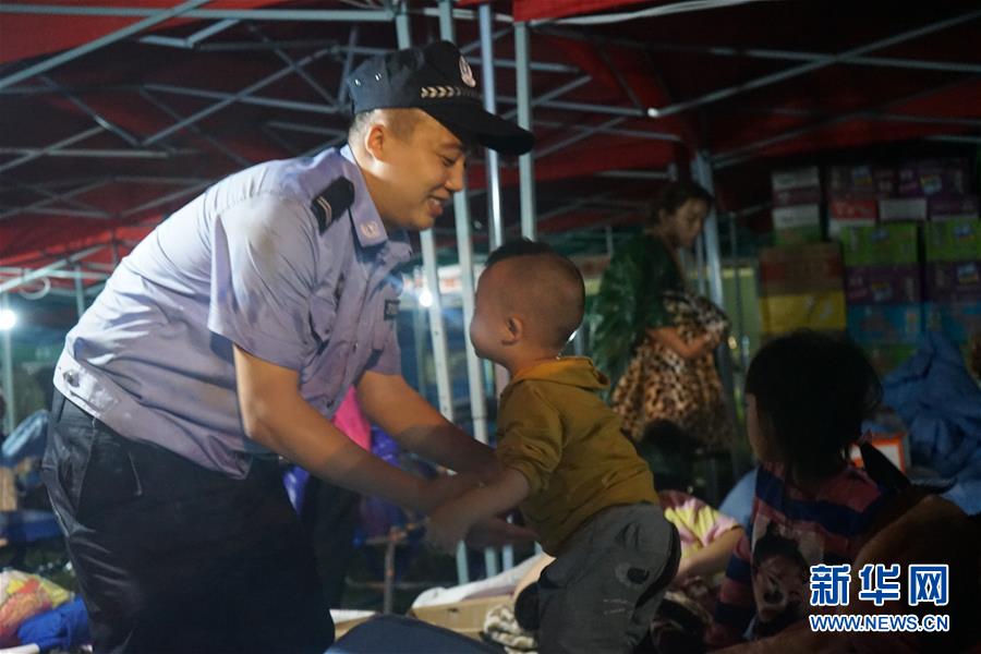 （長寧地震&middot;圖文互動）（2）夜訪雙河中學安置點