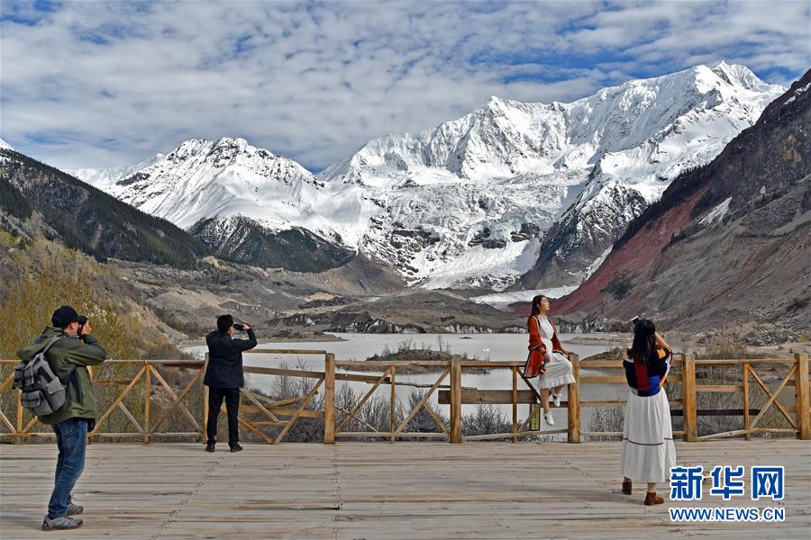 （壯麗70年&middot;奮斗新時(shí)代&middot;圖文互動）（5）駛向幸福的&ldquo;天路&rdquo;&mdash;&mdash;川藏公路藏區(qū)變遷