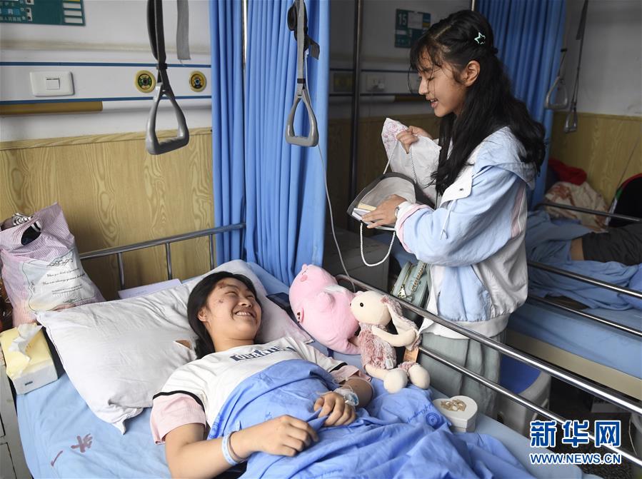 (圖文互動)(3)長寧地震獲救者李雨秦:走出傷痛 迎接新生