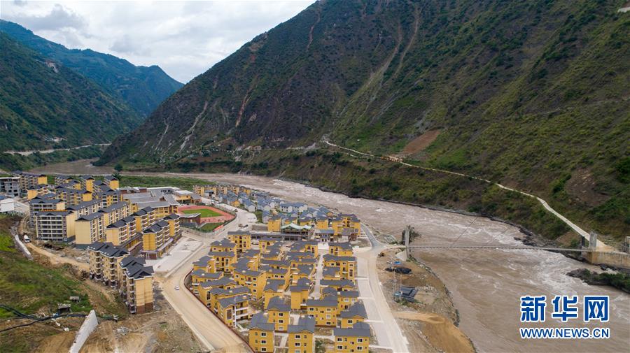 （直過民族脫貧攻堅(jiān)&middot;圖文互動）（1）下山！傈僳群眾開啟新生活