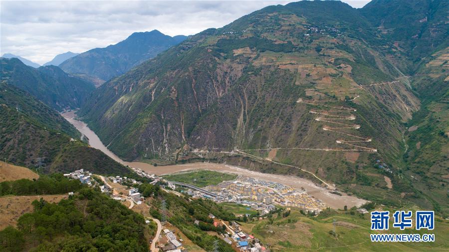 （直過民族脫貧攻堅(jiān)&middot;圖文互動）（3）下山！傈僳群眾開啟新生活