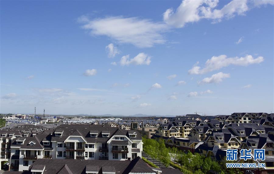 （在習(xí)近平新時(shí)代中國(guó)特色社會(huì)主義思想指引下&mdash;&mdash;新時(shí)代新作為新篇章&middot;圖文互動(dòng)）（1）在這里，遇見(jiàn)&ldquo;詩(shī)和遠(yuǎn)方&rdquo;&mdash;&mdash;長(zhǎng)白山下&ldquo;第一鎮(zhèn)&rdquo;的全域旅游實(shí)踐