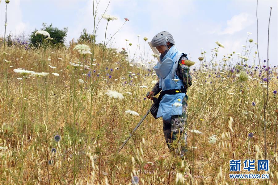 (國(guó)際·圖文互動(dòng))(2)通訊:向“時(shí)代楷模”看齊——記中國(guó)赴黎維和掃雷官兵對(duì)話杜富國(guó)