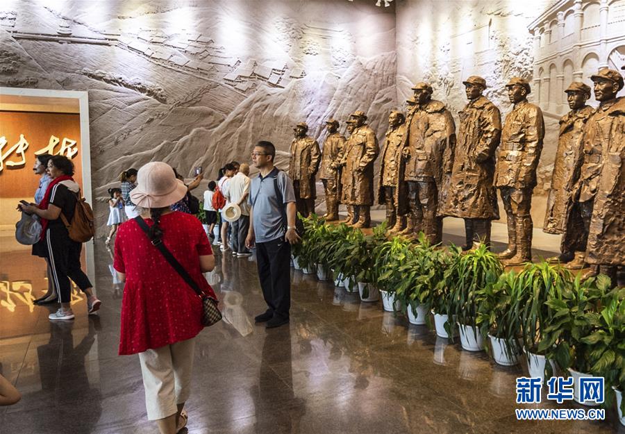 (新華全媒頭條·壯麗70年·奮斗新時(shí)代——記者再走長(zhǎng)征路·圖文互動(dòng))(8)偉大轉(zhuǎn)折是怎樣發(fā)生的——重回遵義會(huì)議現(xiàn)場(chǎng)