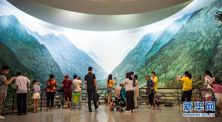 (新華全媒頭條·壯麗70年·奮斗新時(shí)代——記者再走長(zhǎng)征路·圖文互動(dòng))(11)偉大轉(zhuǎn)折是怎樣發(fā)生的——重回遵義會(huì)議現(xiàn)場(chǎng)