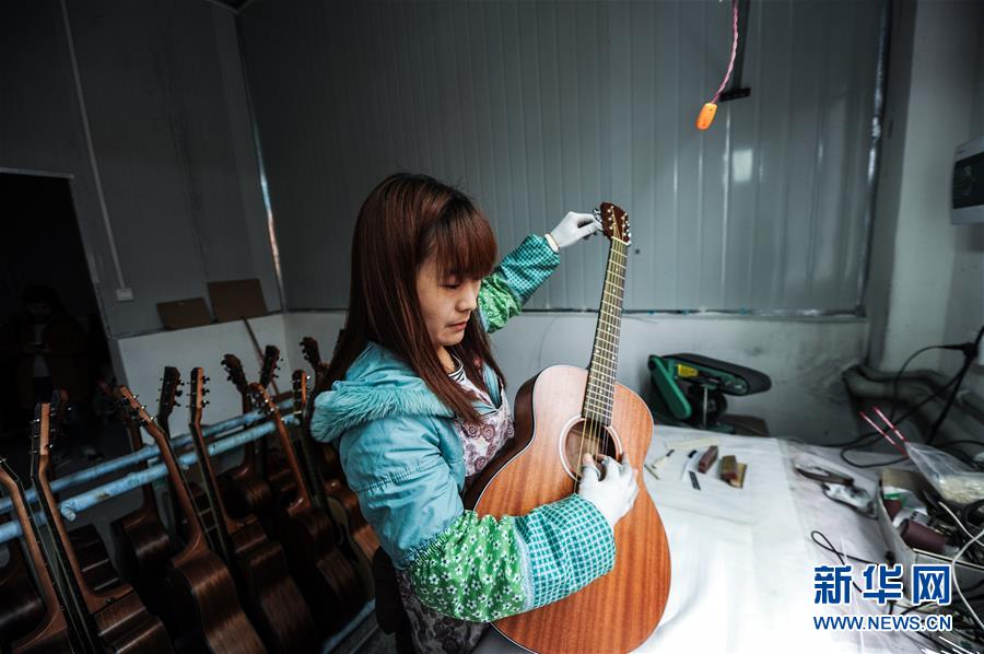 (在習(xí)近平新時(shí)代中國(guó)特色社會(huì)主義思想指引下——新時(shí)代新作為新篇章·圖文互動(dòng))(6)貴州正安:吉他奏響發(fā)展“神曲”