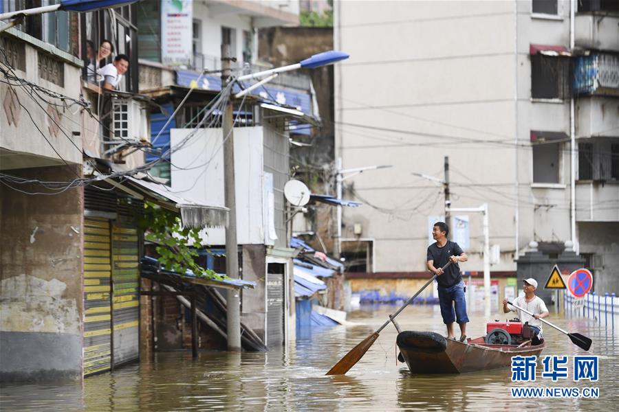 （抗洪搶險(xiǎn)&middot;圖文互動(dòng)）（1）洪水來(lái)時(shí)，那暖心的民間救援