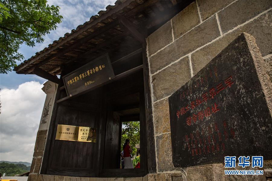 （壯麗70年&middot;奮斗新時代&mdash;&mdash;記者再走長征路&middot;圖文互動）（1）手捧棉被憶紅軍：走了那么多年，我們都念他們的好