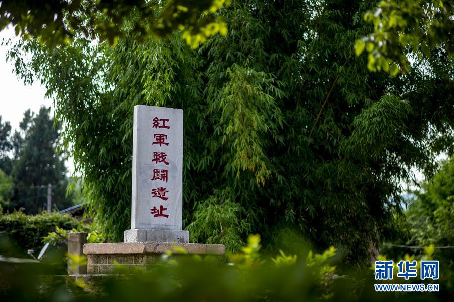 (壯麗70年·奮斗新時(shí)代——記者再走長(zhǎng)征路·圖文互動(dòng))(6)龍?jiān)?ldquo;獻(xiàn)”圖: “助力”巧渡金沙江