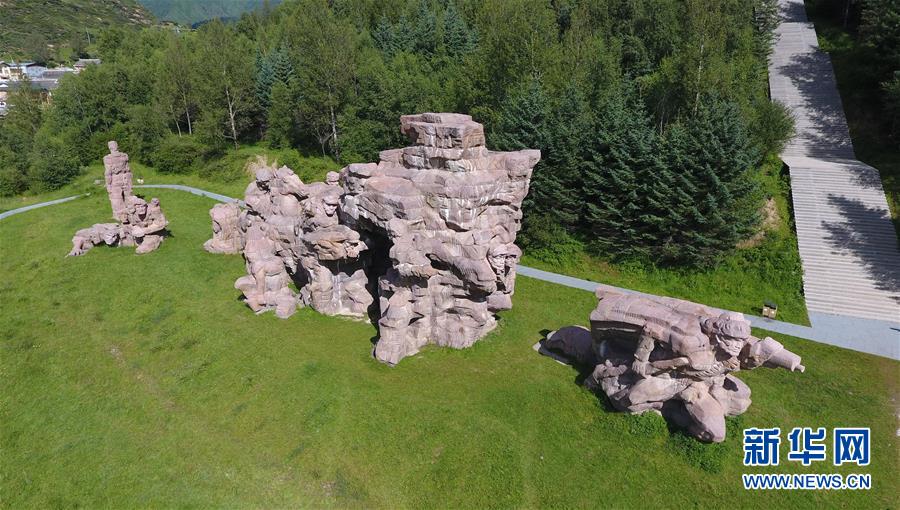 (壯麗70年·奮斗新時(shí)代——記者再走長征路·圖文互動(dòng))(2)記者手記:紀(jì)念碑下的隨想