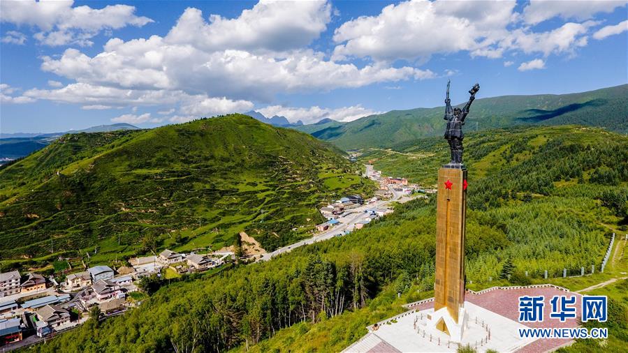 (壯麗70年·奮斗新時(shí)代——記者再走長征路·圖文互動(dòng))(3)記者手記:紀(jì)念碑下的隨想