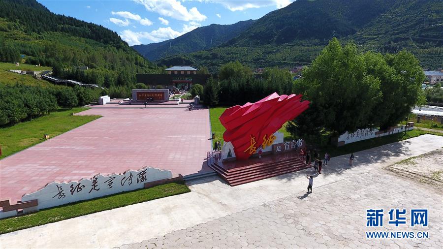 (壯麗70年·奮斗新時(shí)代——記者再走長征路·圖文互動(dòng))(4)記者手記:紀(jì)念碑下的隨想