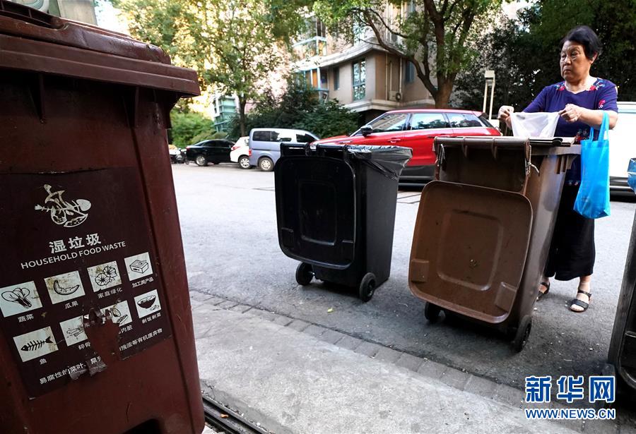 （新華視點(diǎn)&middot;圖文互動(dòng)）（1）上海垃圾分類&ldquo;滿月&rdquo;：&ldquo;拎得清&rdquo;了，&ldquo;守得住&rdquo;么？